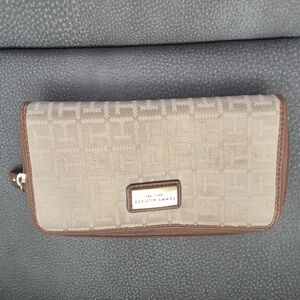 Tommy Hilfiger Beige Wallet. EUC